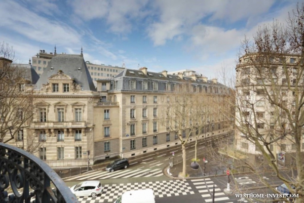Элегантная трехспаленная квартира-дуплекс в Париже