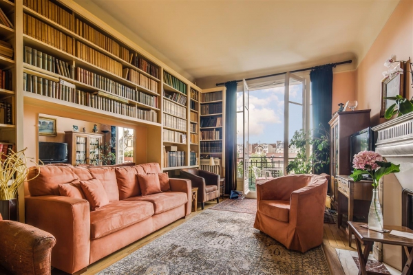Очаровательная двуспаленная квартира в Париже в престижном 16 районе