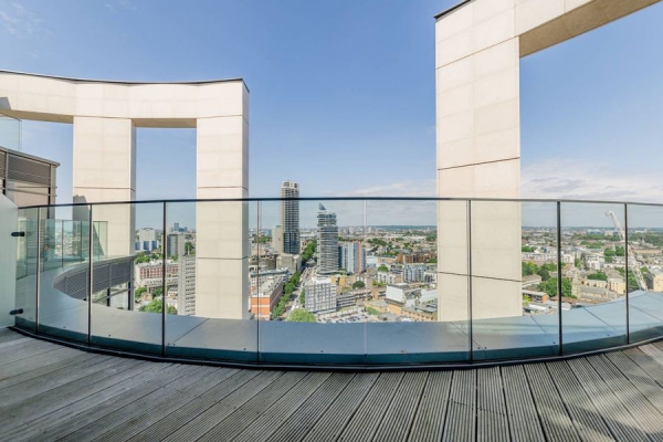 Комфортная квартира-пентхаус в Лондоне, с круговым панорамным балконом