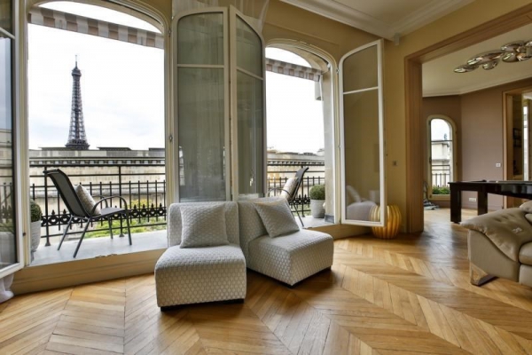 Роскошно отреставрированная в современном стиле квартира в Париже