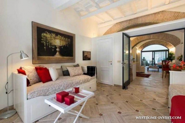 Недавно отреставрированная двуспаленная квартира в Риме