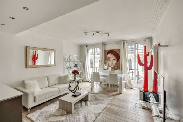 Расположенная в частном особняке квартира в Париже с тремя спальнями