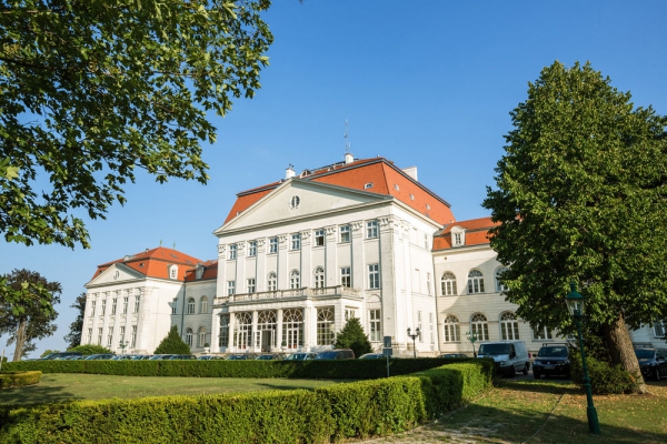 Schloss Wilhelminenberg в 16 районе Вены