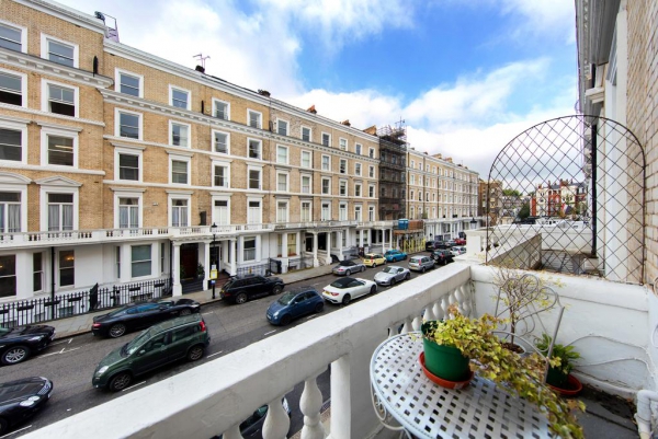 Аренда красиво представленной квартиры в Лондоне с балконом
