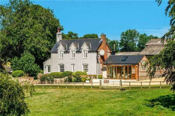 Очаровательный дом в тихой сельской местности графства Гэмпшир