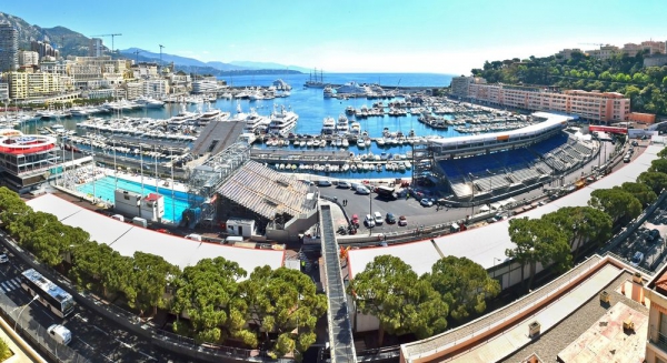 Современные двуспаленные апартаменты в Монако с видами на трассу Формулы-1, море и порт